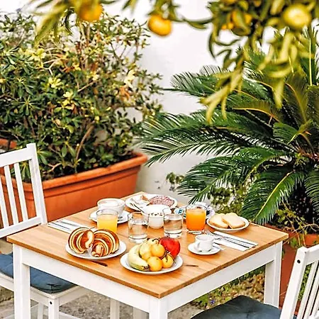 Marina Garden Bed & Breakfast 4*