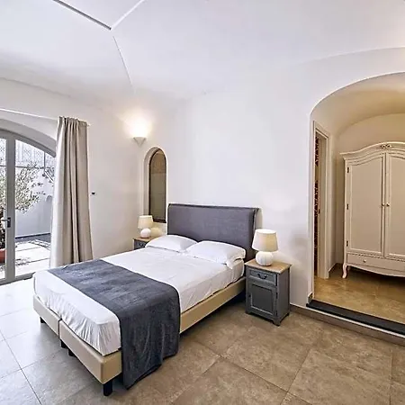 Marina Garden Bed & Breakfast 4*